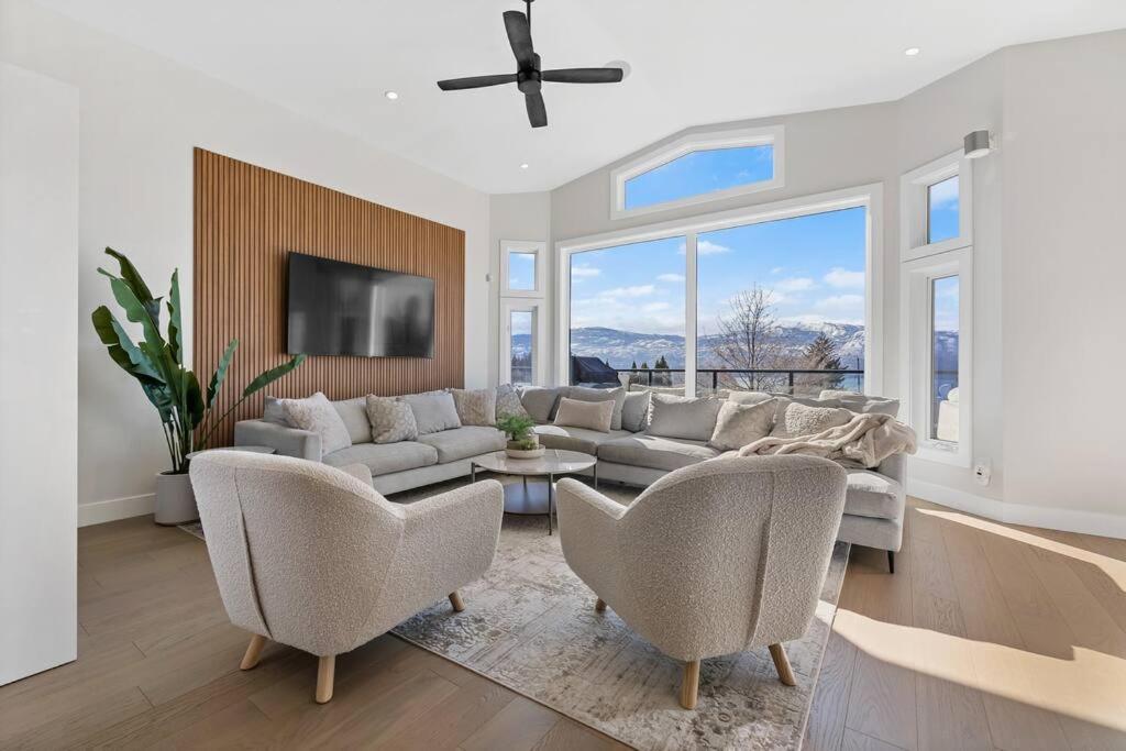Luxurious 5 Bedroom House With Pool & Sauna West Kelowna Exteriör bild