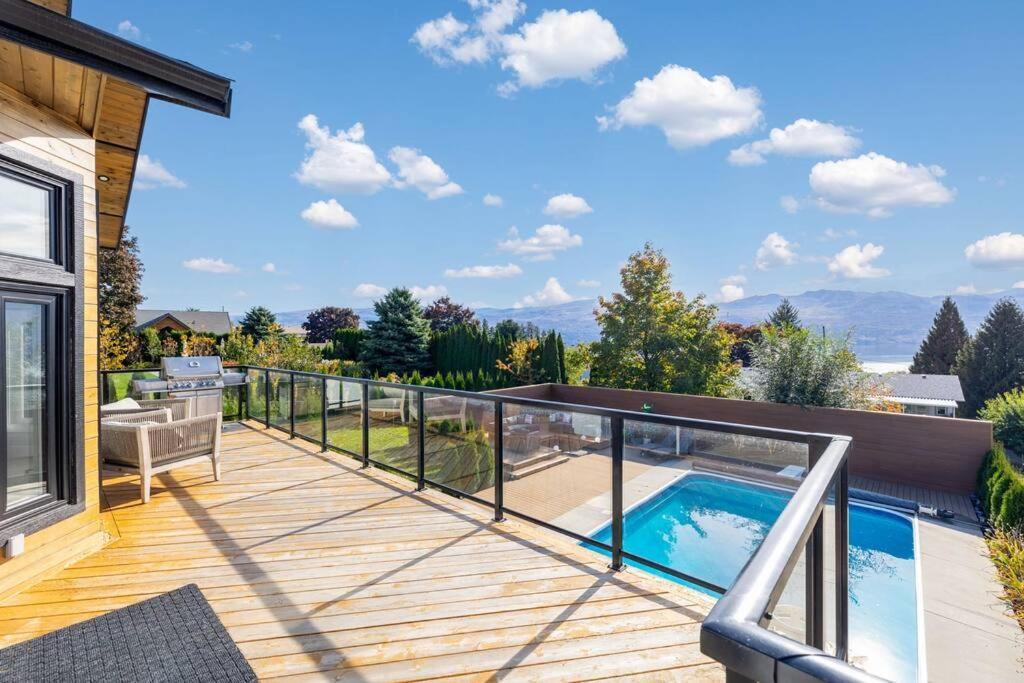 Luxurious 5 Bedroom House With Pool & Sauna West Kelowna Exteriör bild