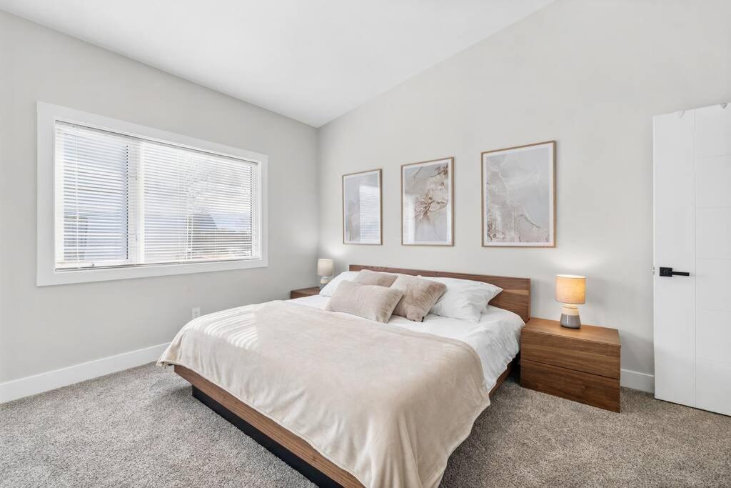 Luxurious 5 Bedroom House With Pool & Sauna West Kelowna Exteriör bild