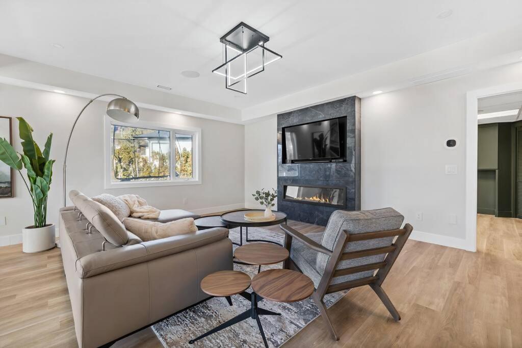 Luxurious 5 Bedroom House With Pool & Sauna West Kelowna Exteriör bild