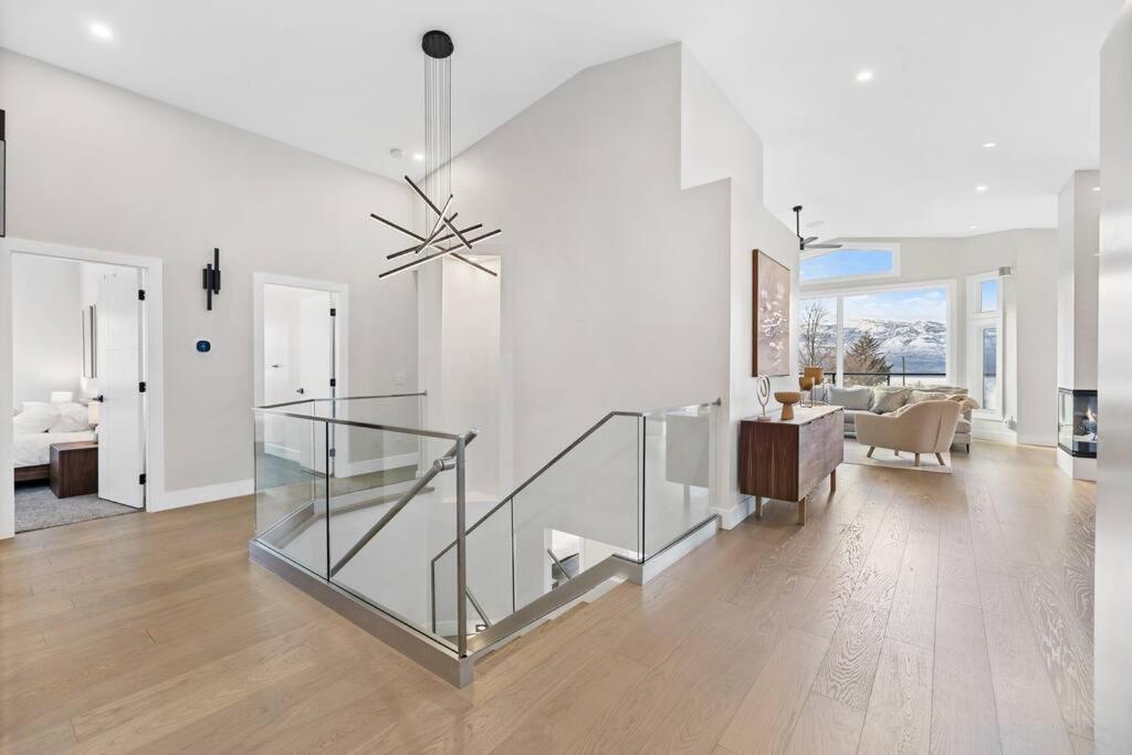 Luxurious 5 Bedroom House With Pool & Sauna West Kelowna Exteriör bild