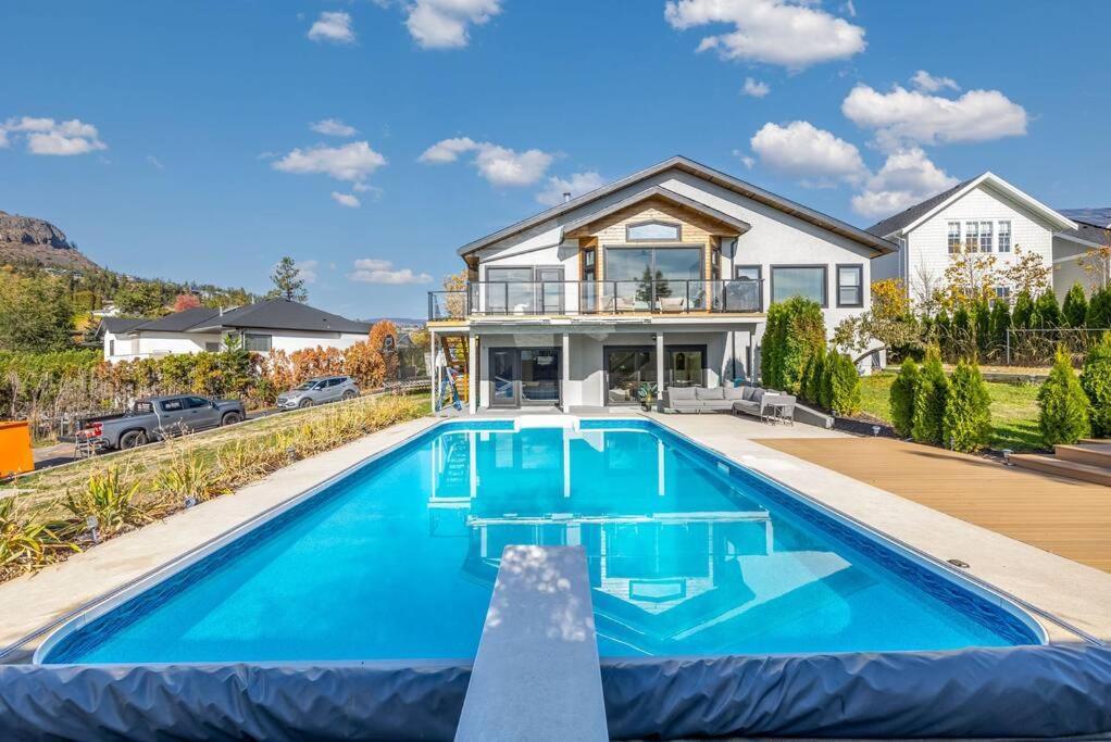 Luxurious 5 Bedroom House With Pool & Sauna West Kelowna Exteriör bild