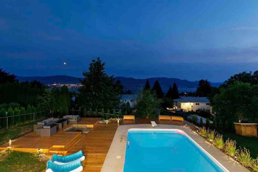 Luxurious 5 Bedroom House With Pool & Sauna West Kelowna Exteriör bild