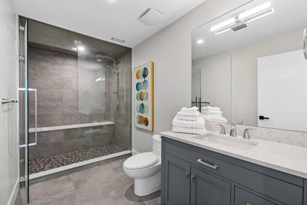 Luxurious 5 Bedroom House With Pool & Sauna West Kelowna Exteriör bild