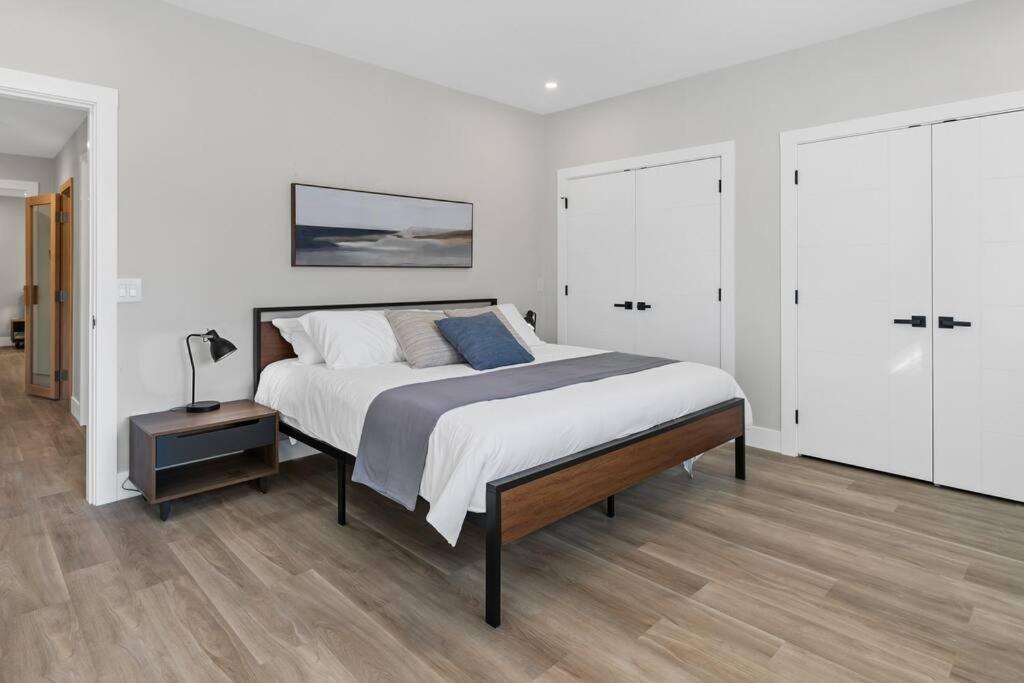 Luxurious 5 Bedroom House With Pool & Sauna West Kelowna Exteriör bild
