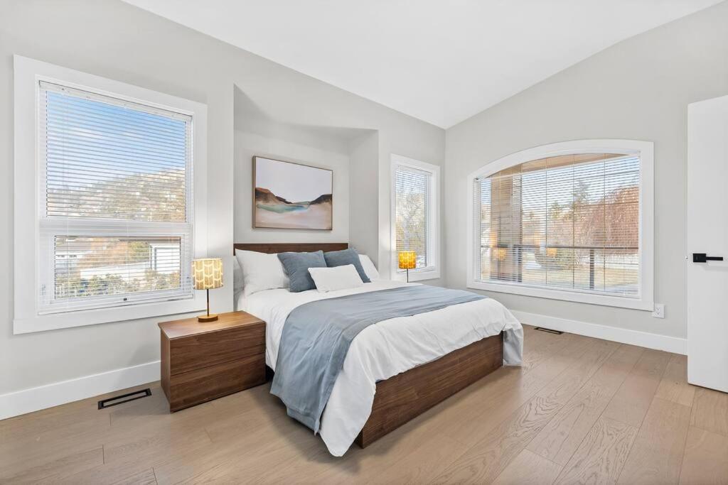 Luxurious 5 Bedroom House With Pool & Sauna West Kelowna Exteriör bild