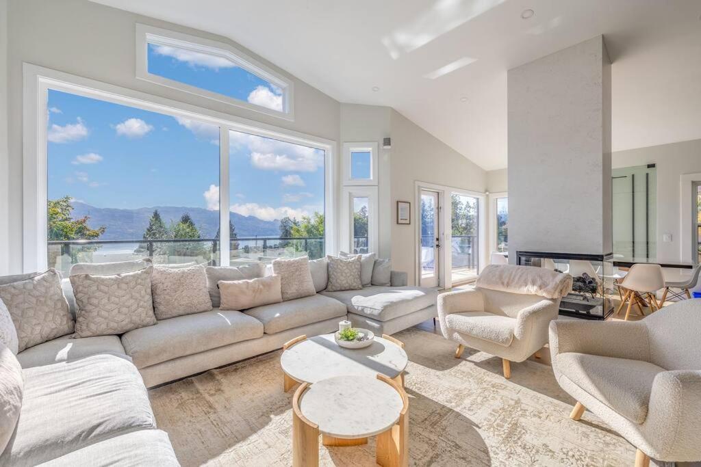 Luxurious 5 Bedroom House With Pool & Sauna West Kelowna Exteriör bild