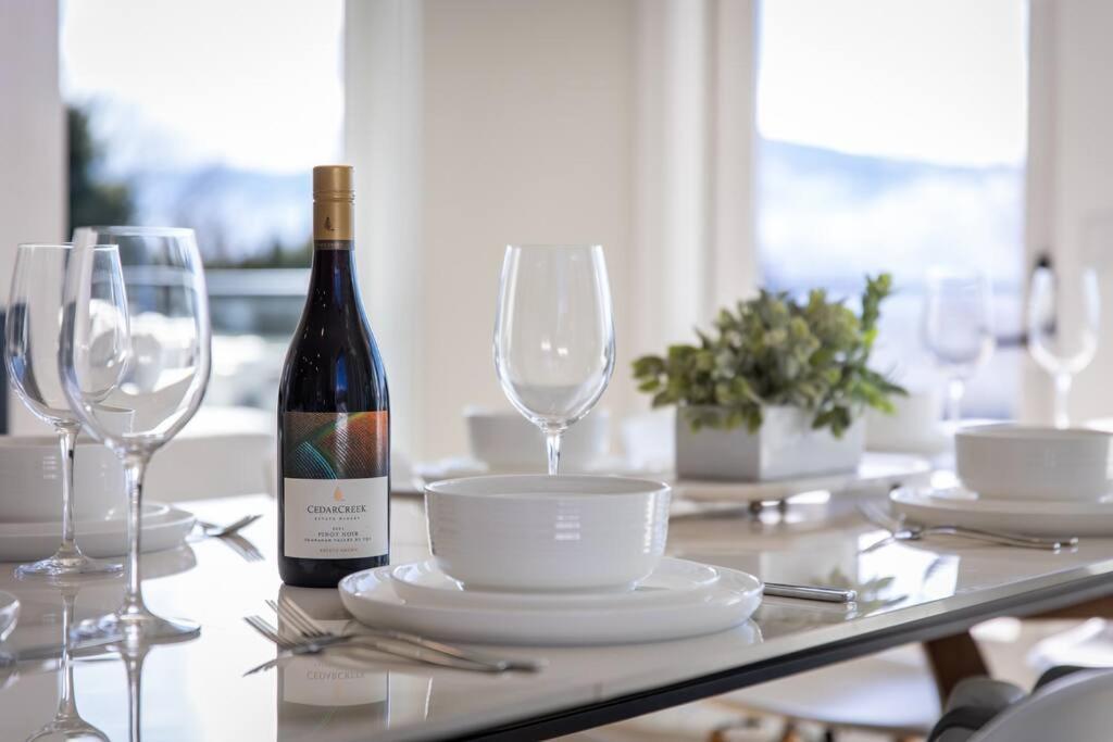 Luxurious 5 Bedroom House With Pool & Sauna West Kelowna Exteriör bild