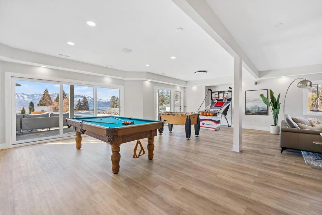 Luxurious 5 Bedroom House With Pool & Sauna West Kelowna Exteriör bild