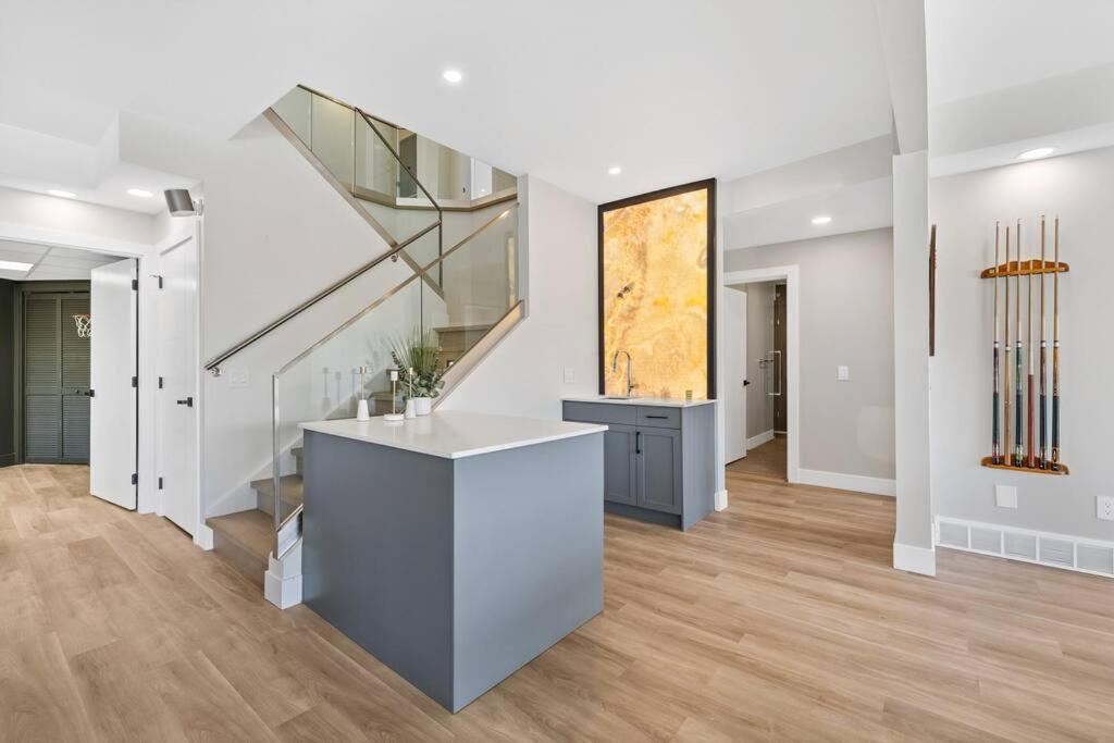 Luxurious 5 Bedroom House With Pool & Sauna West Kelowna Exteriör bild