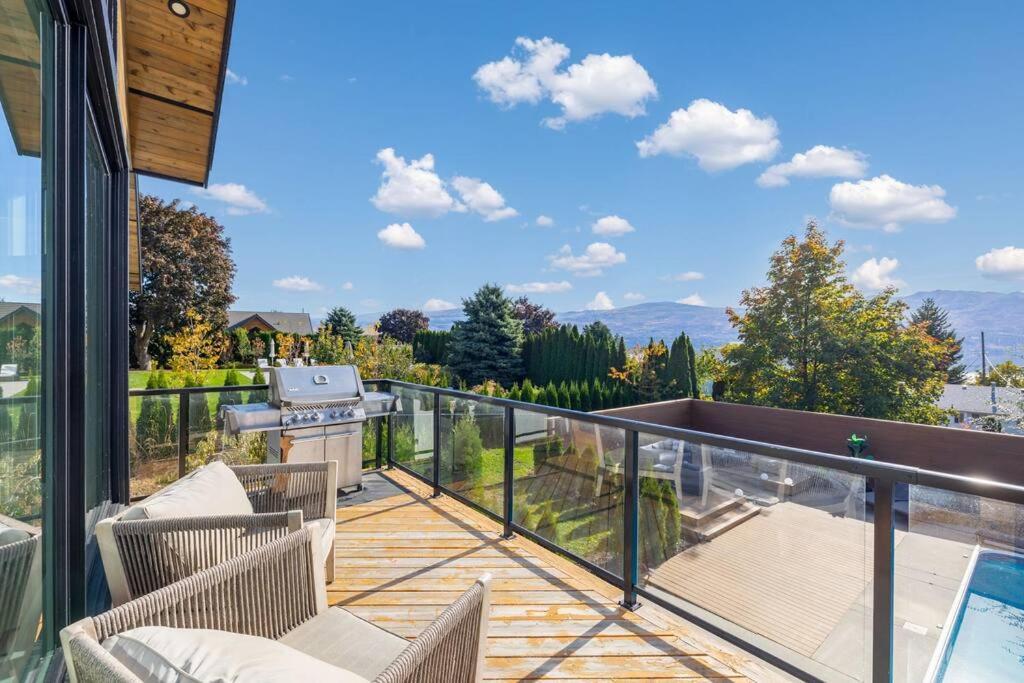 Luxurious 5 Bedroom House With Pool & Sauna West Kelowna Exteriör bild