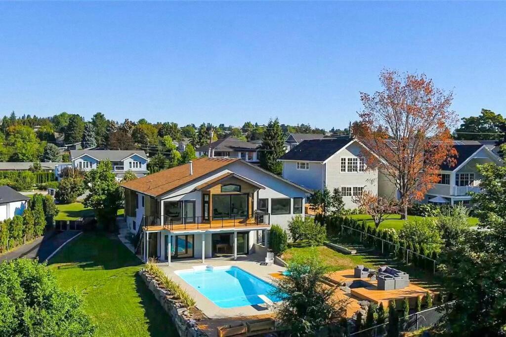 Luxurious 5 Bedroom House With Pool & Sauna West Kelowna Exteriör bild